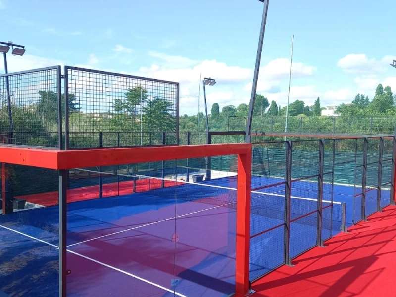 Court de padel panoramique de luxe à l'exportation